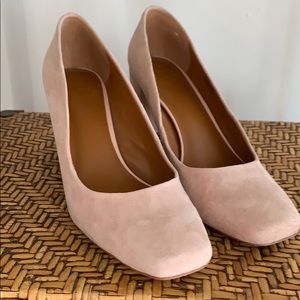 Halston women’s blush pink suede heels 10